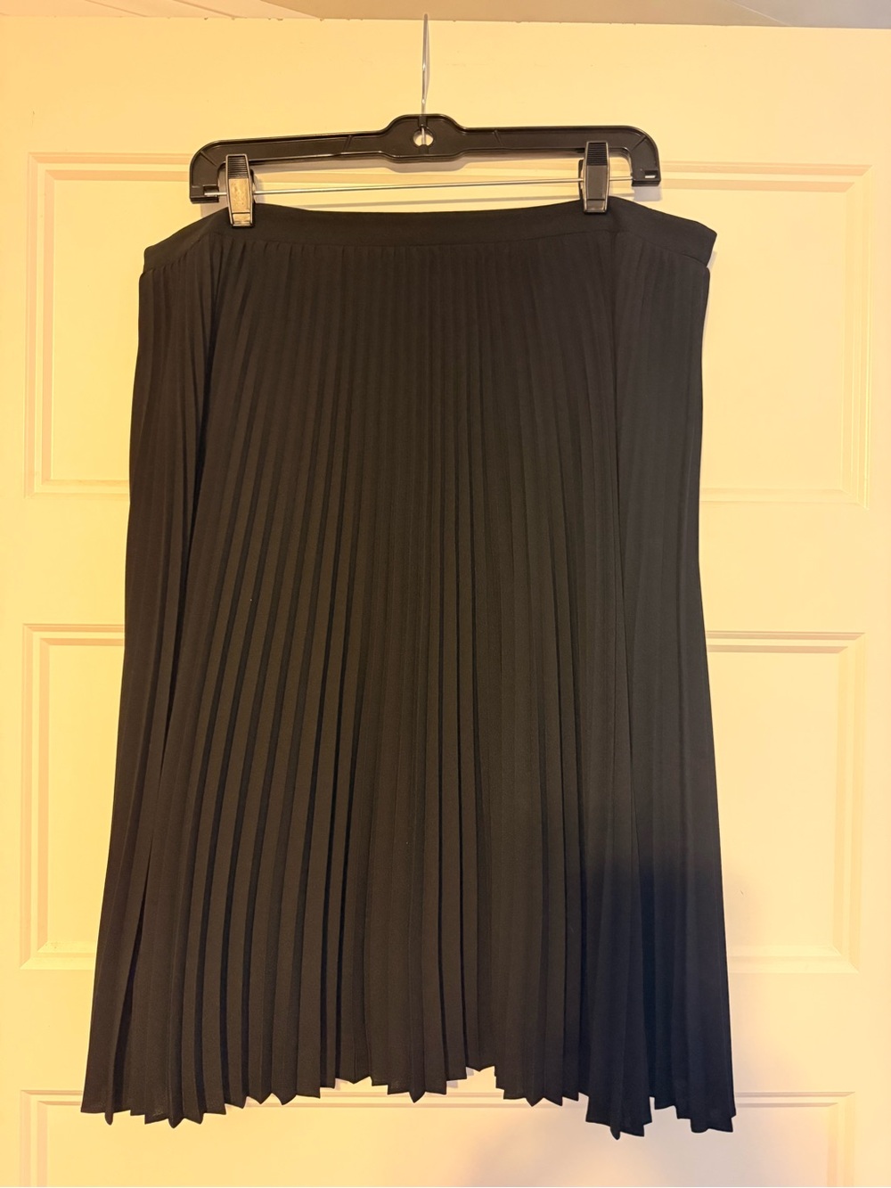 Stunning Trina Turk Accordion Pleated Midi Skirt - Black Size 12